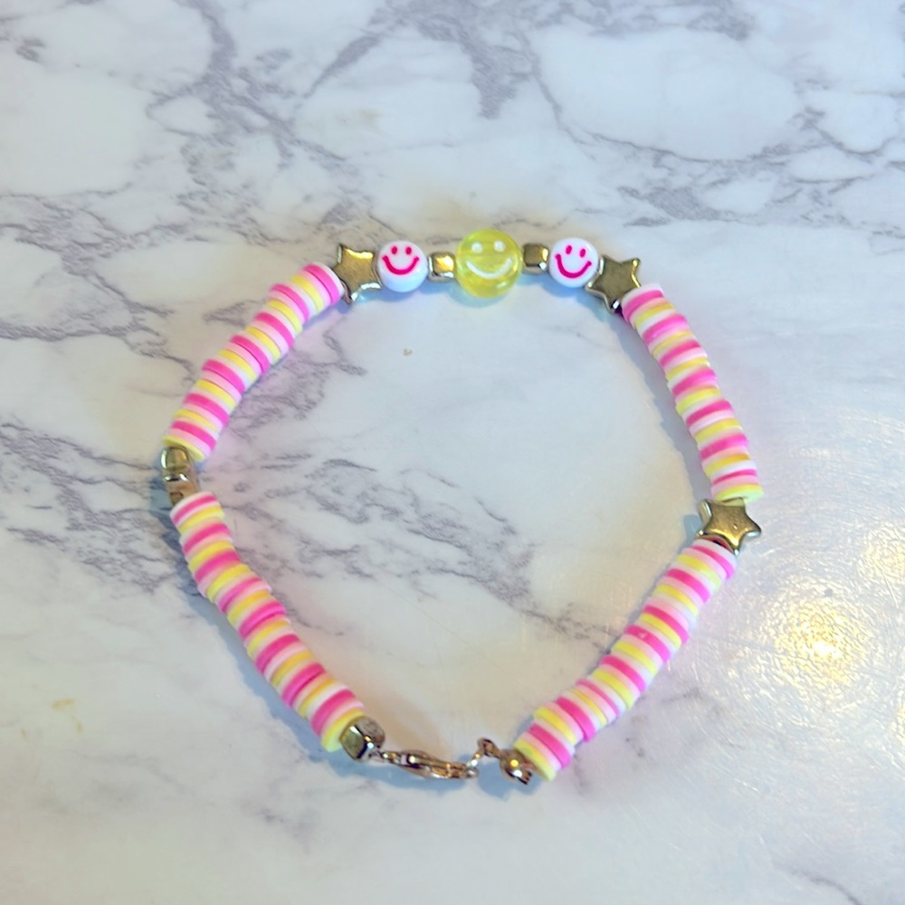 Women’s bracelet with clasp hooks